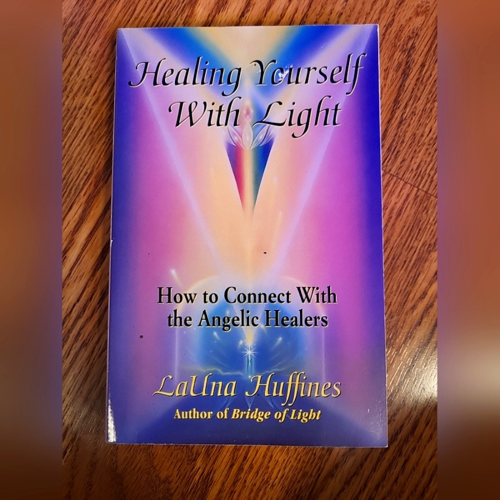 Healing yourself with light how to connect with angelic healers book launa huffi